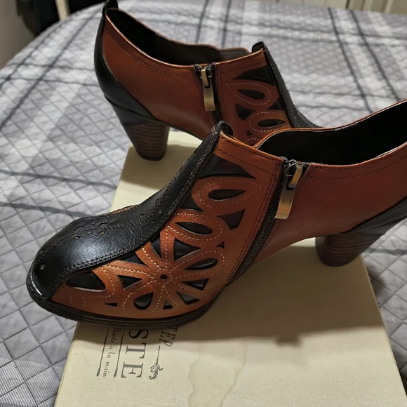 L'ATISTE Brown and Black Women's Loafers - Picture 2 of 7